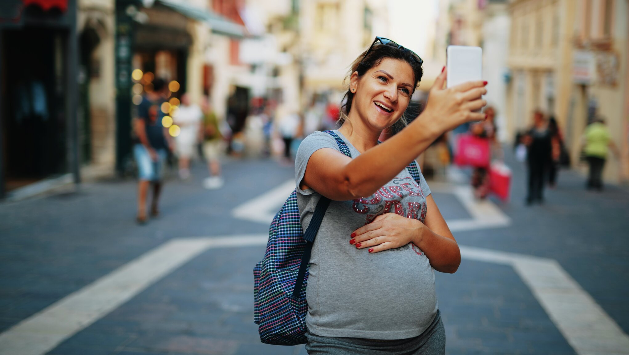 Gravid kvinna på resa