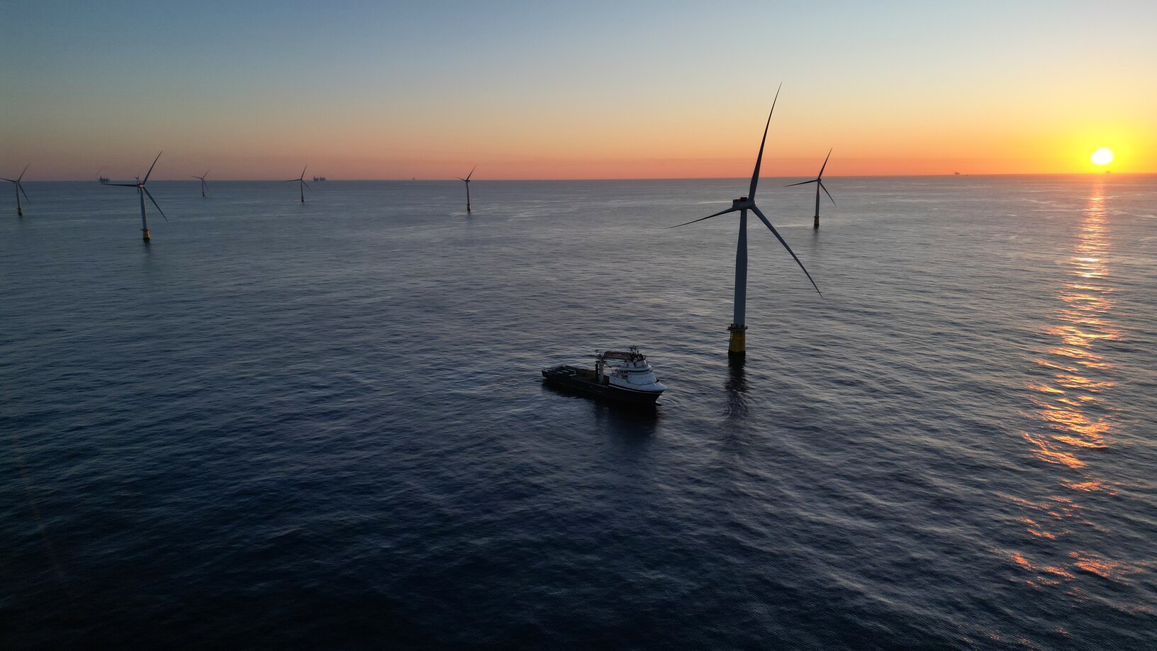 Island Clipper på jobb ved Hywind Tampen