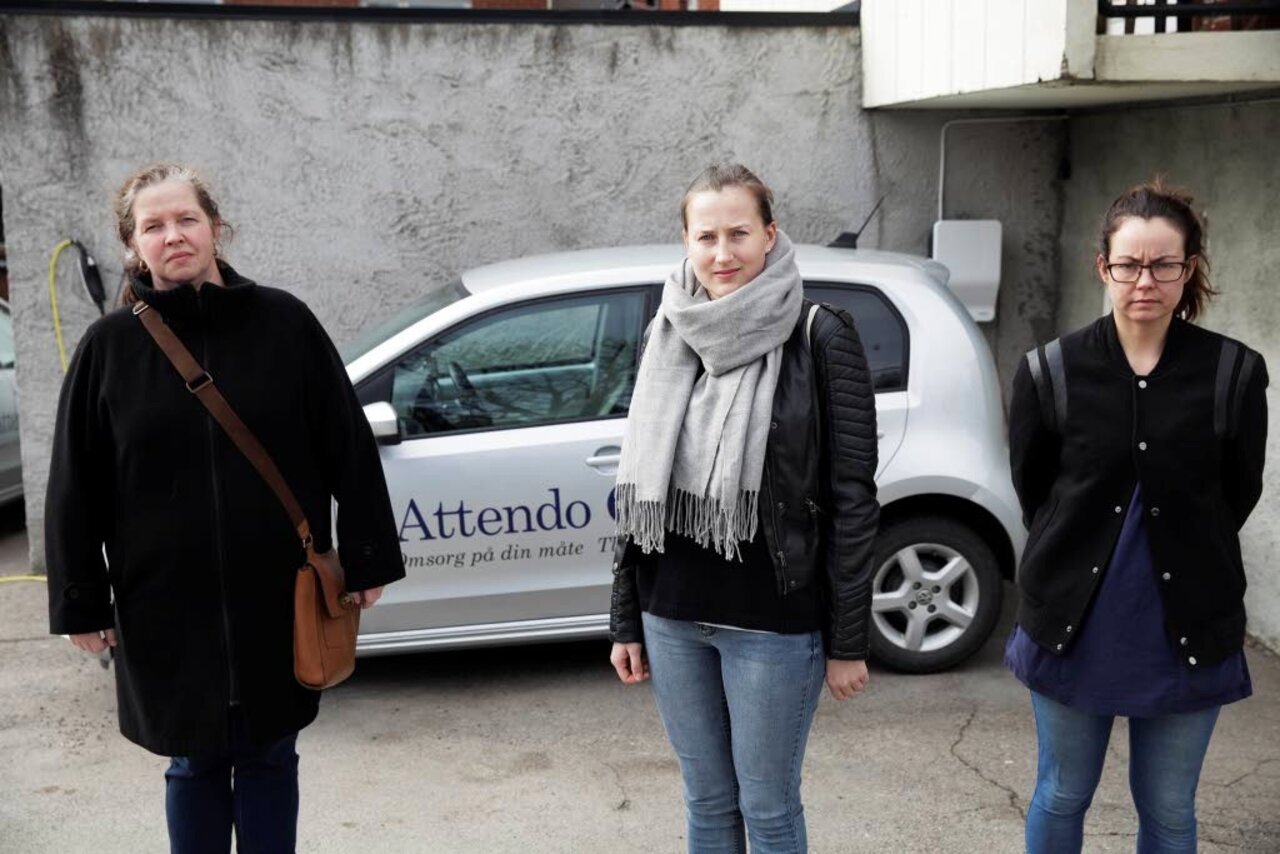 Elisabeth Skjellegård, Laura Bakke Lillegård og Cathrine Hoaas står skulder ved skulder i kampen mot det de oppfatter som uholdbare arbeidsforhold ved Attendo Hjemmetjenester.