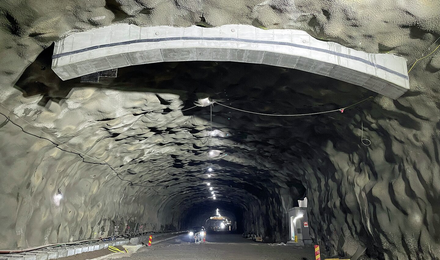 Skyltupphängning i tunnel