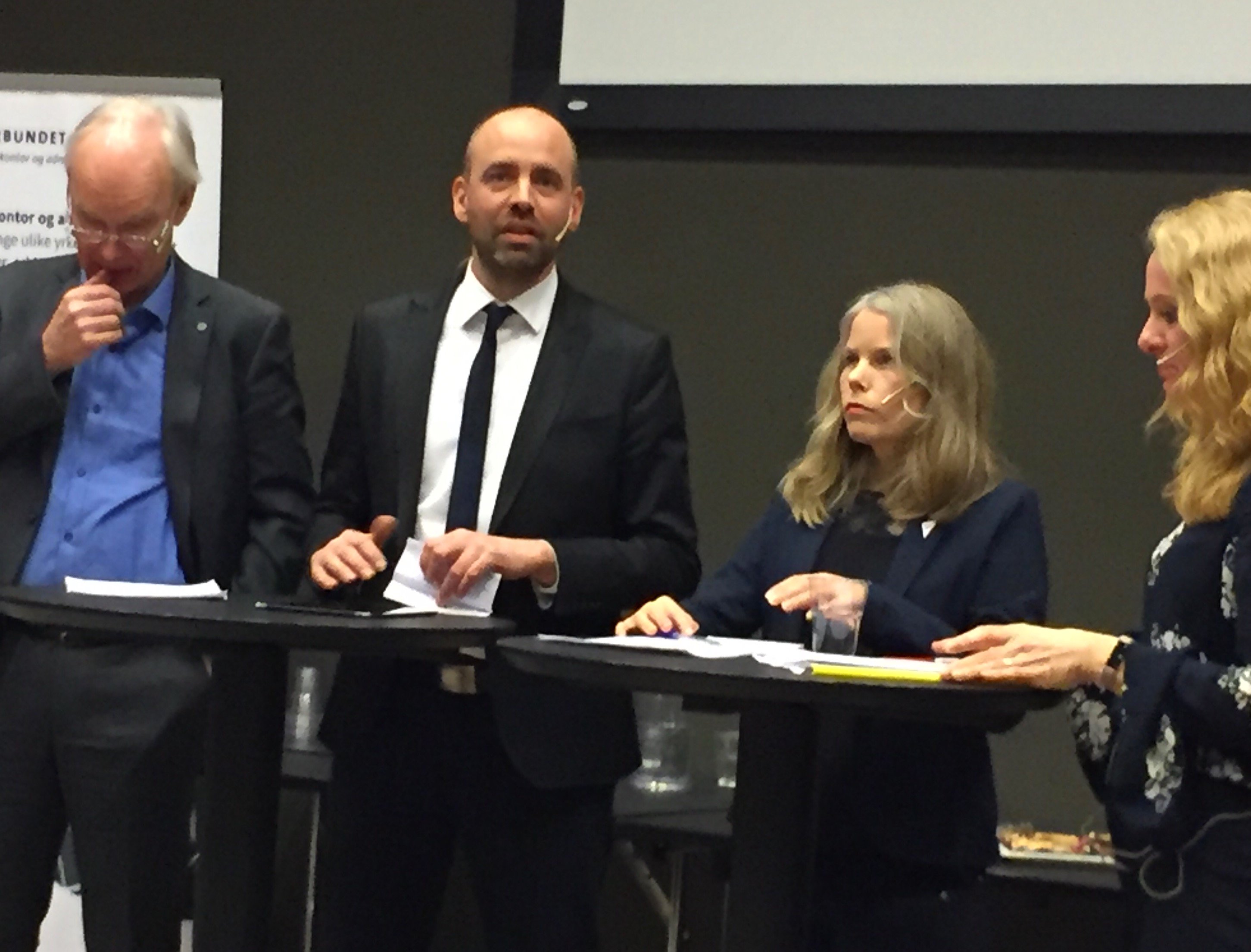 Per Olaf Lundteigen(Sp), Arild Grande(Ap) og Kjersti Bergstø(SV) i debatt med arbeidsminister Anniken Hauglie.
