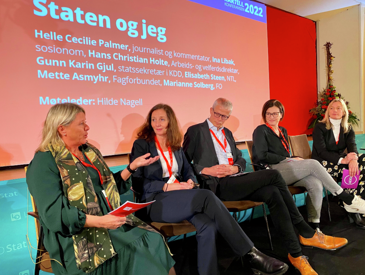 Fra høyre: Hilde Nagel (møteleder), Marianne Solberg (FO), Hans Christian Holte (arbeids- og velferdsdirektør), Gunn Karin Gjul (statssekretær KMD) og Mette Asmyhr (Fagforbundet)