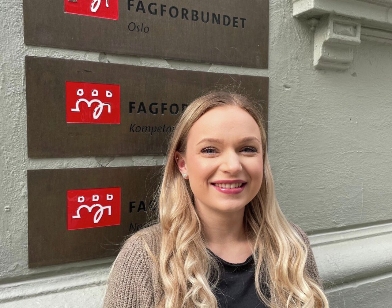 Cathrine Slettebakk er leder for Ungdomsutvalget i Fagforbundet Oslo, postfortoller i Posten Norge og medlem av Fagforbundet Posten Oslo og Omegn.