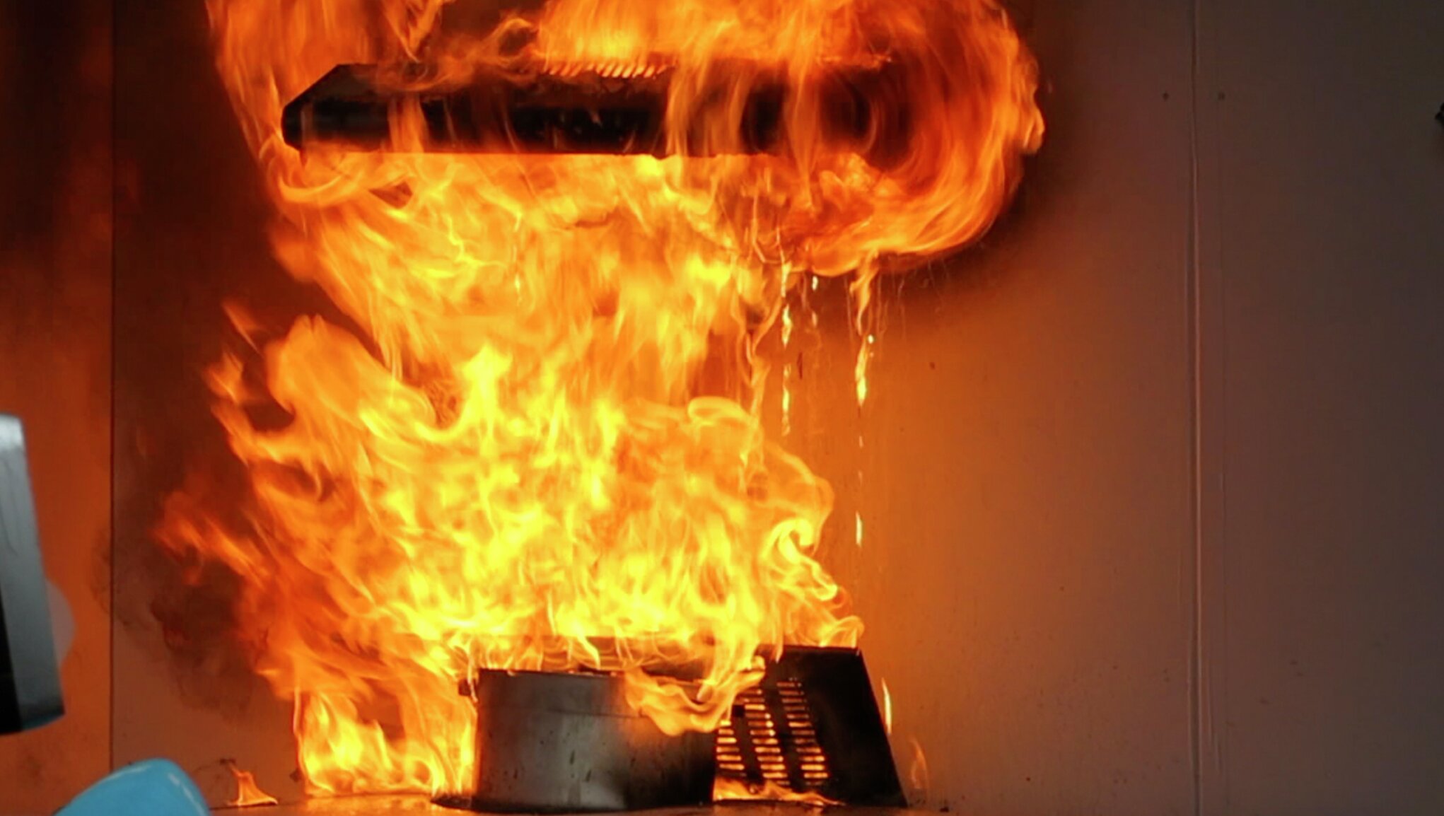 Brann i kjøkkenvifte. HUsk å vake kjøkkenvifte for ekstra sikkerhet.