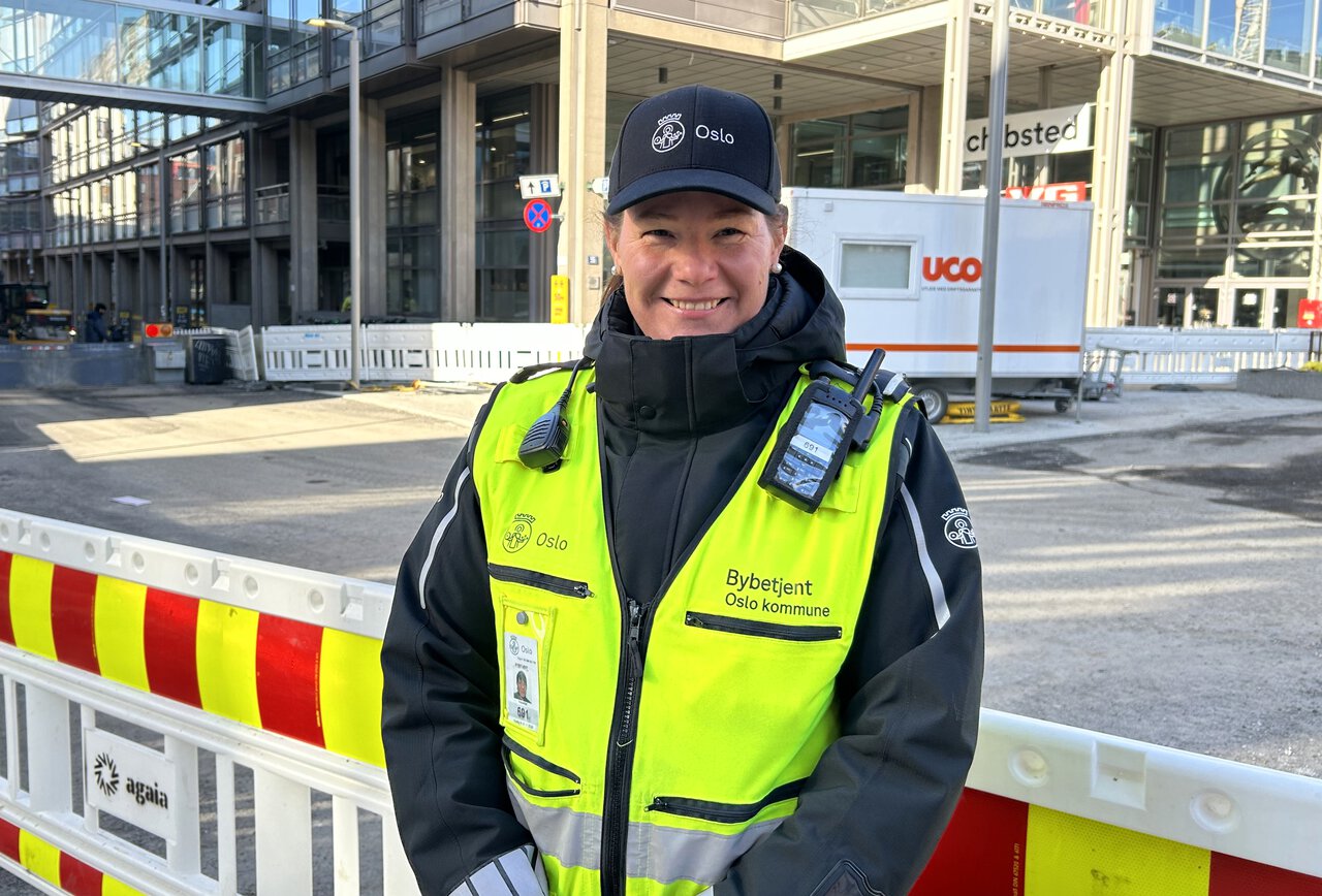 Stine Aksnes er bybetjent og medlem av Fagforbundet Teknisk Fagforening Oslo. Der sitter hun i styret til Yrkesseksjon samferdsel og teknisk.