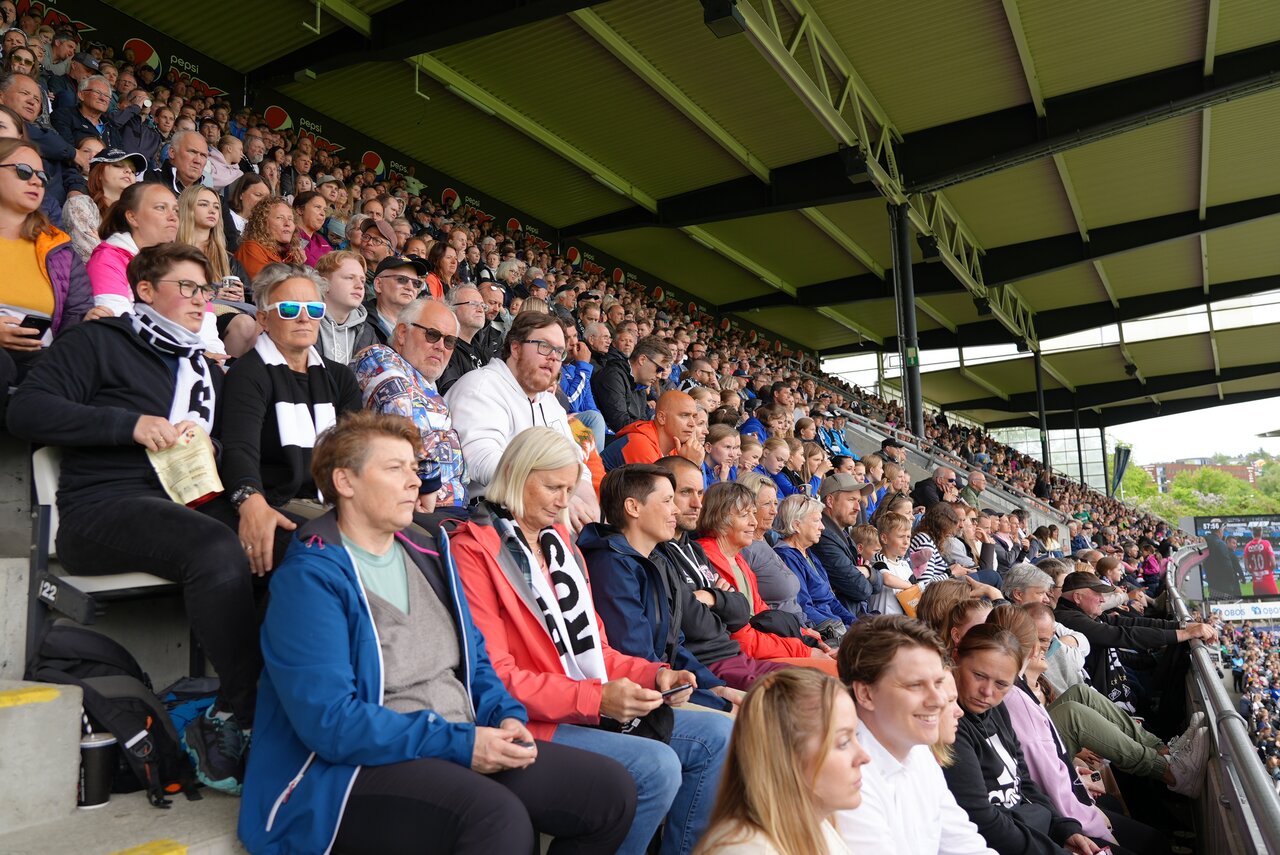 Publikumsrekord på Lerkendal Stadion da Rosenborg Kvinner møtte Brann Kvinner 12. juni