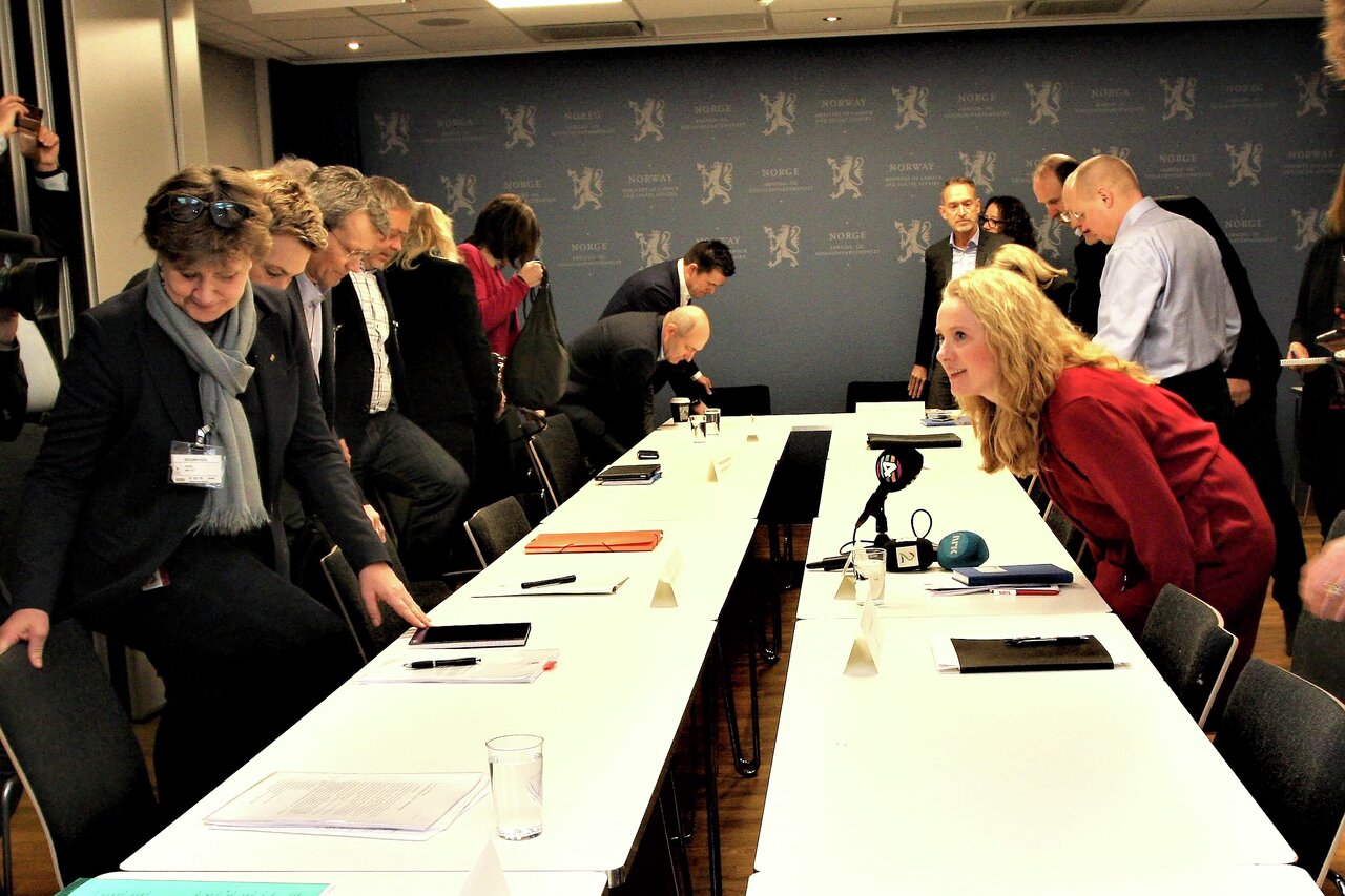 Mette Nord, FagforbundetAnniken Hauglie, arbeids- og sosialminister under forhandlingene. Nå har tonen mellom partene hardnet. 