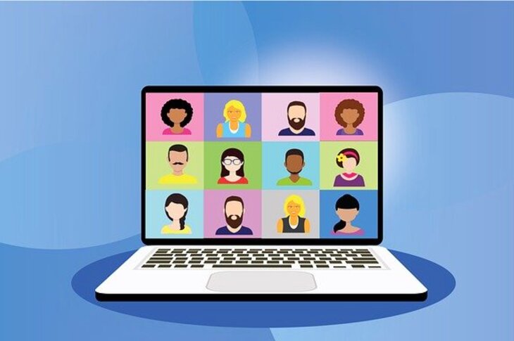 Illustrasjon av laptop med 12 personer på videokonferanse