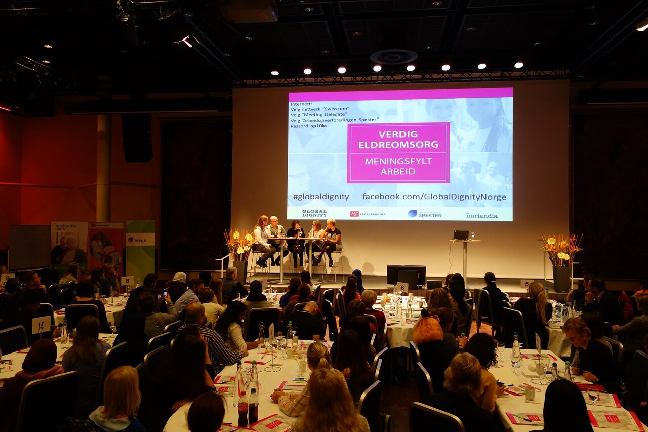 Over to hundre unge helsearbeidere deltok på verdighetskonferansen i Oslo Kongressenter på torsdag.