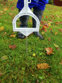 Stängselstolpe DeLaval plast med stigbygel vit