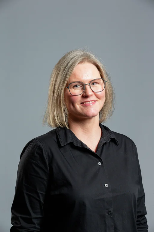 Portrettfoto fra ansattfotografering for Nasjonalt senter for aldring og helse, 2024