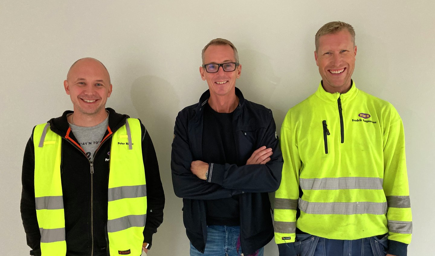 HMB Uppsalas skyddsgrupp med platschef Peter Höijer, projektchef Stefan Pettersson och Fredrik Magnusson, snickare och skyddsombud.