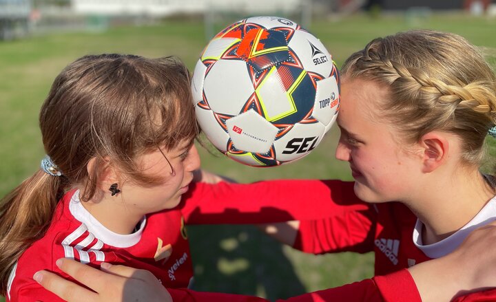 Over 120.000 jenter og kvinner driver med organisert fotball i Norge.