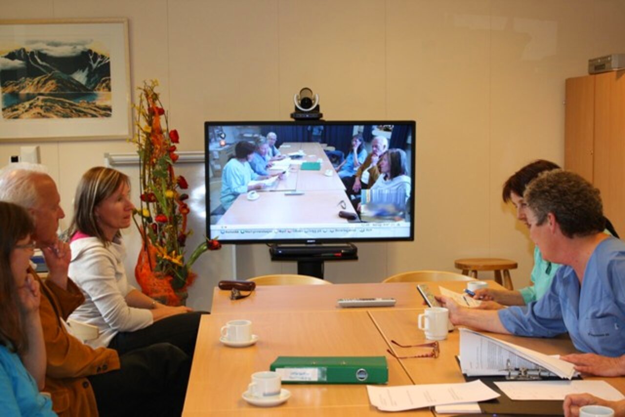 Videokonferanse for pasienter med demensdiagnose, deres pårørende og helsepersonell