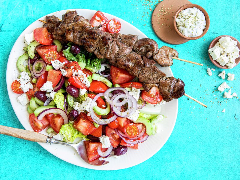 Lammespyd og gresk salat. Foto: Matprat