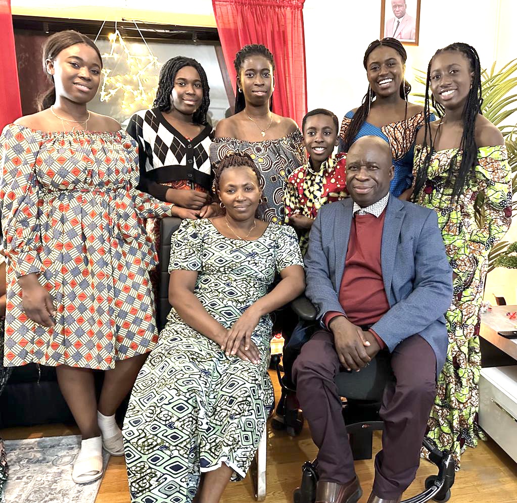 Bihayo med kone og sine 6 barn