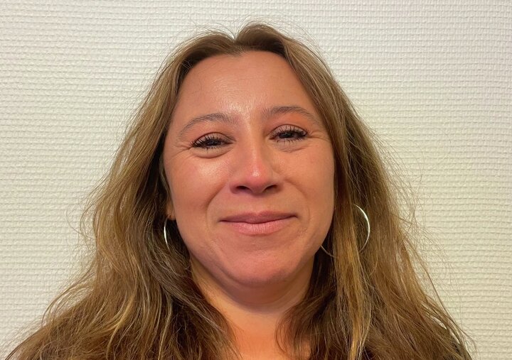 Macarena Olsen Margit, hjelpepleier EVU palliasjon og tidligere hovedtillitsvalgt i bydel Alna i Oslo kommune, har fått fast jobb som sekretær i Fagforbundet Oslo.
