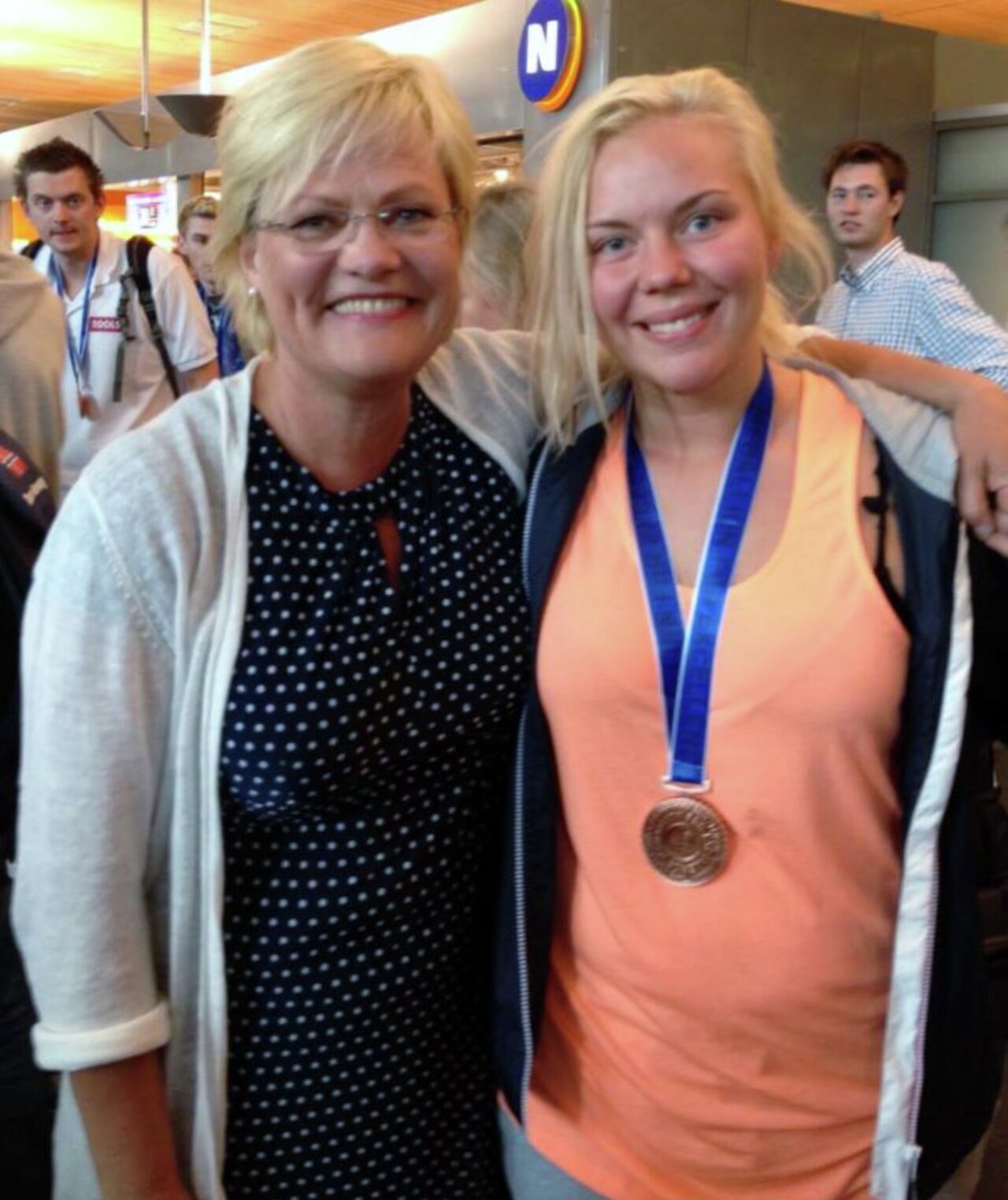 Kunnskapsministeren fulgte yrkeslandslaget under konkurransene i Leipzig. Her er Kristin Halvorsen sammen med Fagforbundets, Stine Kipperberg.