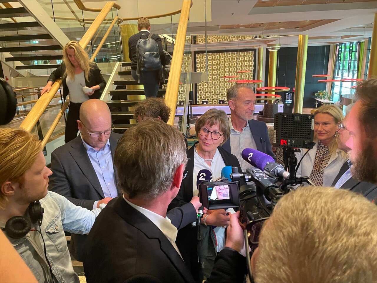 LO Kommunes og Fagforbundets leder, Mette Nord, møter pressen etter å ha meklet et halvt døgn på overtid.