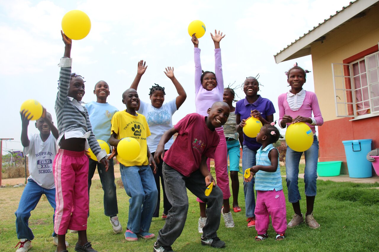 Med hjelp fra Norge får barna i Fagforbundets barneby i Angola hjelp til å en dag stå på egne ben.