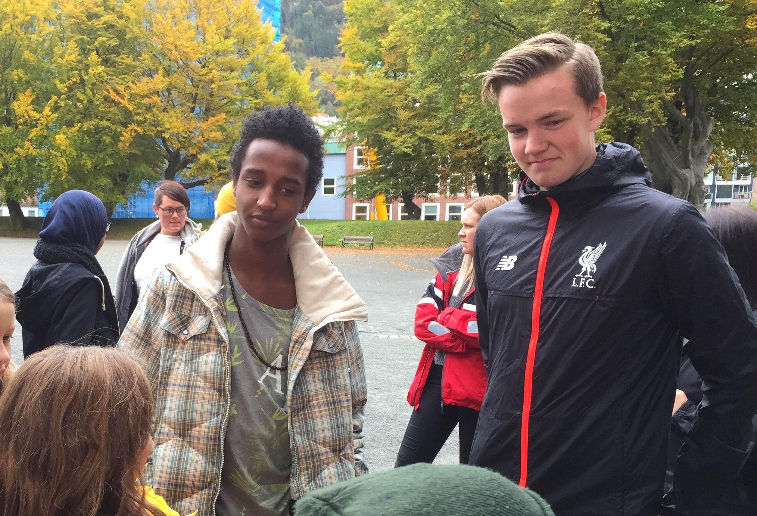 Snart ferdig utdanna barne- og ungdomsarbeidere Abdiasus Mohamed og Fredrik Hansen er klare for Yrkes-NM i Bergen.