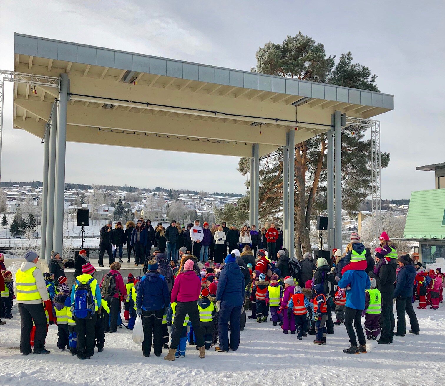 Barnehagedagen: 160 skolestartere varmet opp med BlimE-dansen i Kongsvinger.