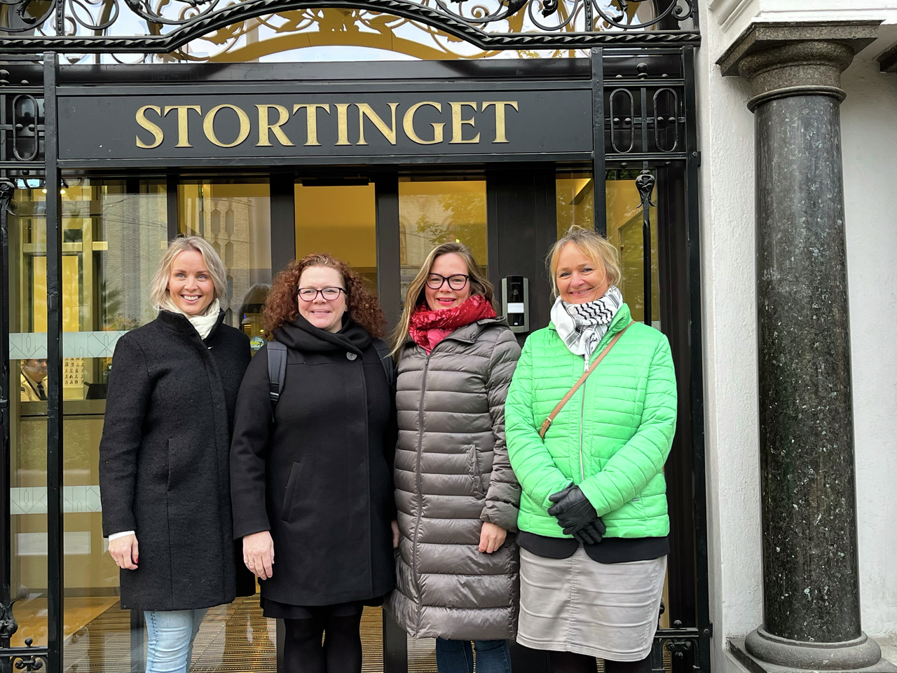 Leder for yrkesseksjon helse og sosial, Iren Mari Luther sammen med representanter fra Norsk Sykepleierforbund (NSF) og Kommunenes Sentralforbund (KS)