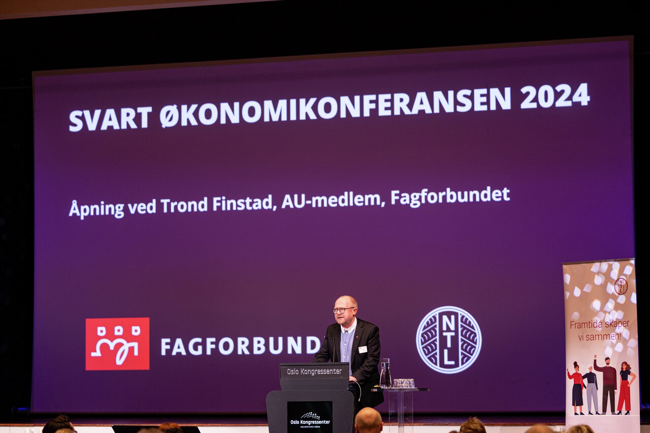 Trond Finstad, AU-medlem og leder for Yrkesseksjon kontor og administrasjon, innledet Svart økonomikonferansen 2024