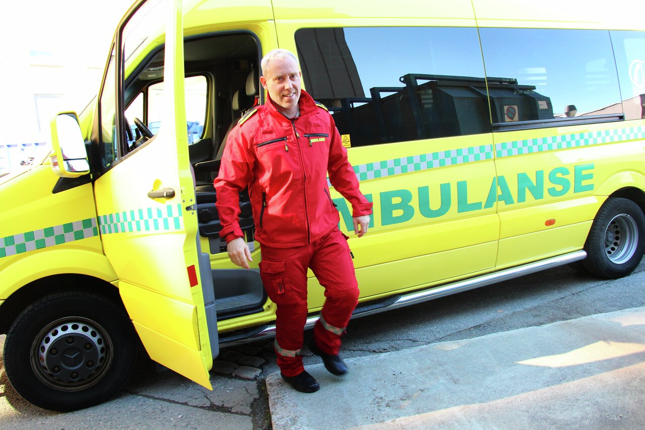 Ambulansearbeider og AMK-operatør Charles Aune-Lundberg i Tromsø.