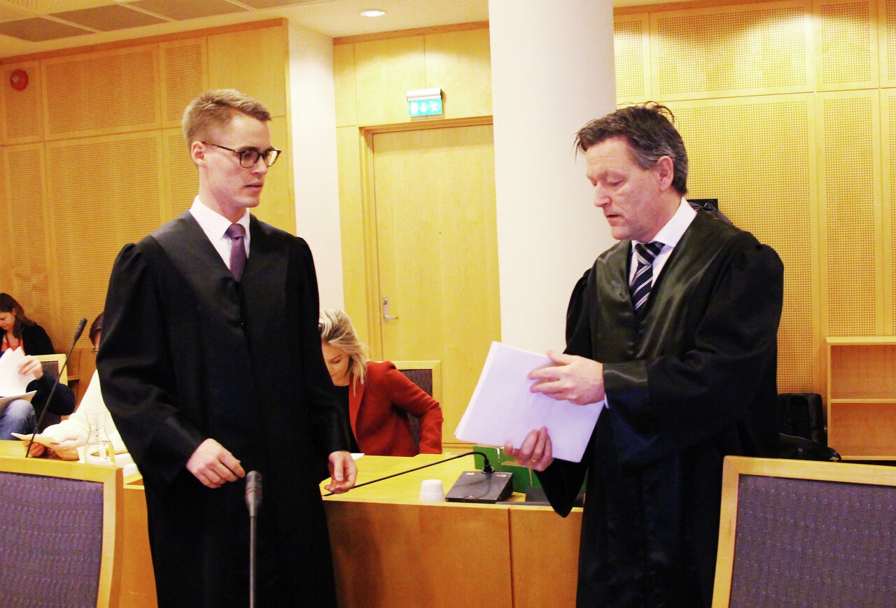 Fagforbundet-advokatene Morten Mønnich (t.v.) og Kjetil Edvardsen har i en årrekke ført saker for medlemmer som har vært rammet av ulovlige arbeidsforhold i private omsorgsselskaper. Her i forbindelse med Stendi-saken i 2019.