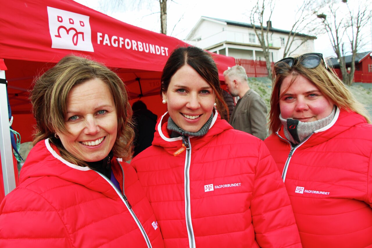 F.v. Camilla Anshus, Silje Austad Hallem og Ingrid Haugmark er glade for at streiken er over og tariffavtalen deres videreføres.