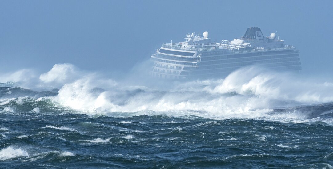 Cover image of article "Report on the safety of cruise traffic in Norwegian waters"