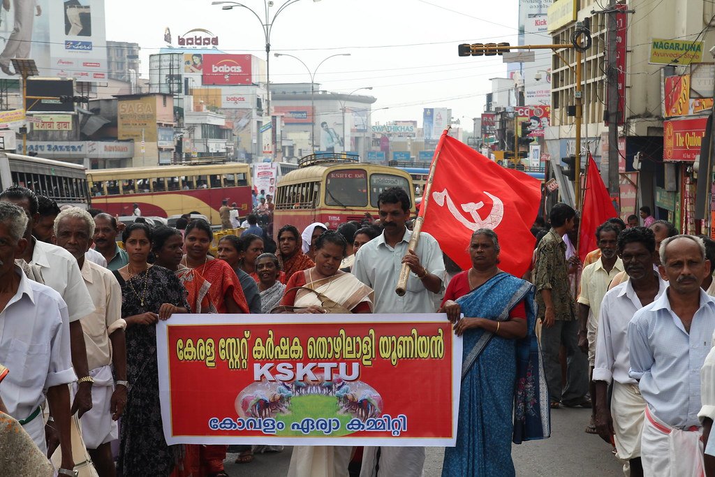 Indiske bønder protesterte mot myndighetenes planer om å deregulerer salget av avlinger , og vant.