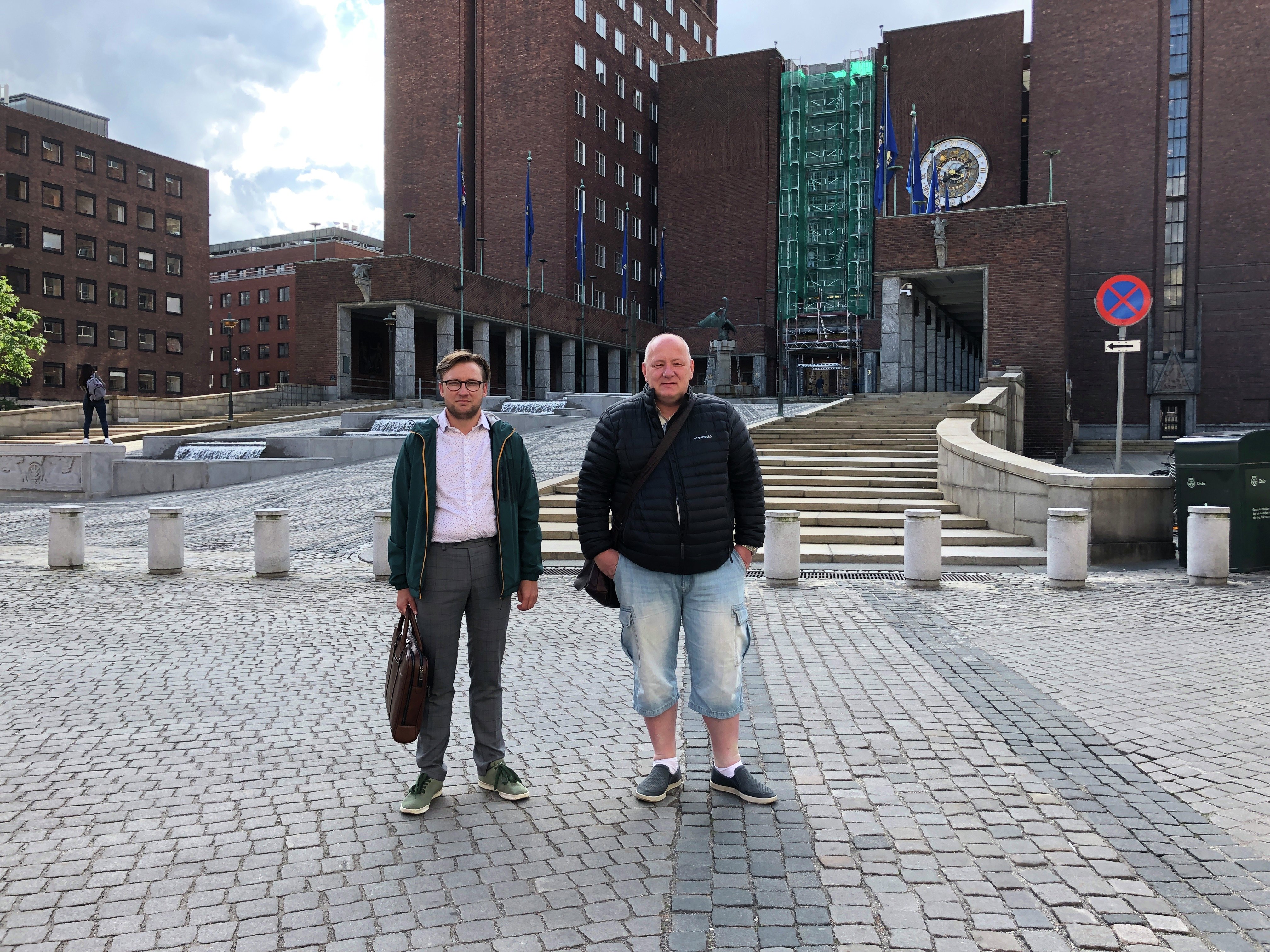 KAHs forhandlingsleder Per Egil Johansen (t.v.) og Fagforbundet Oslos leder Roger Dehlin er klare for tarifforhandlingene. 