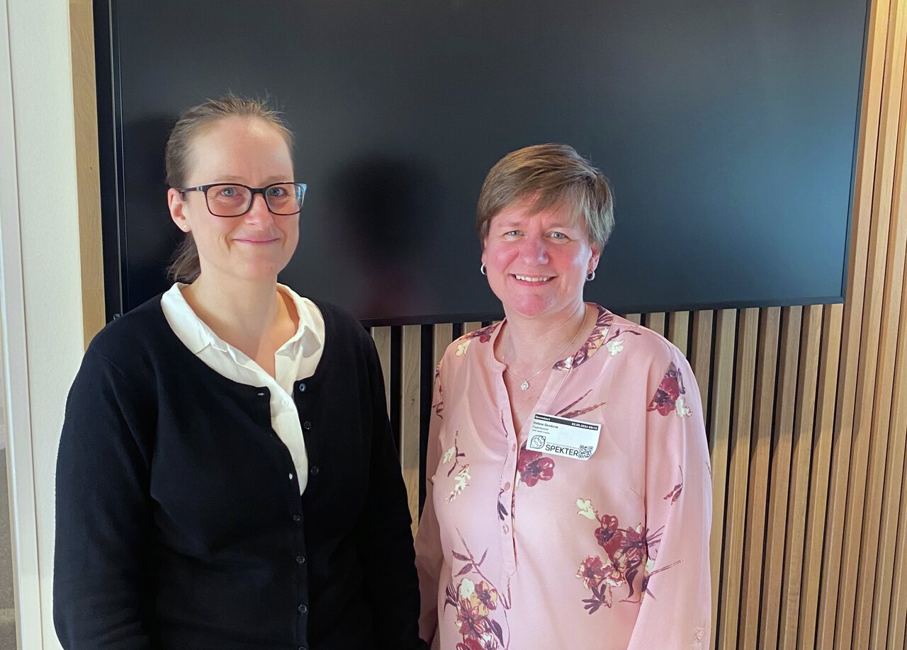 Nora Hagen i Fagforbundets forhandlingsavdelingen (til venstre) og Helene Skeibrok, nestleder i Fagforbundet.