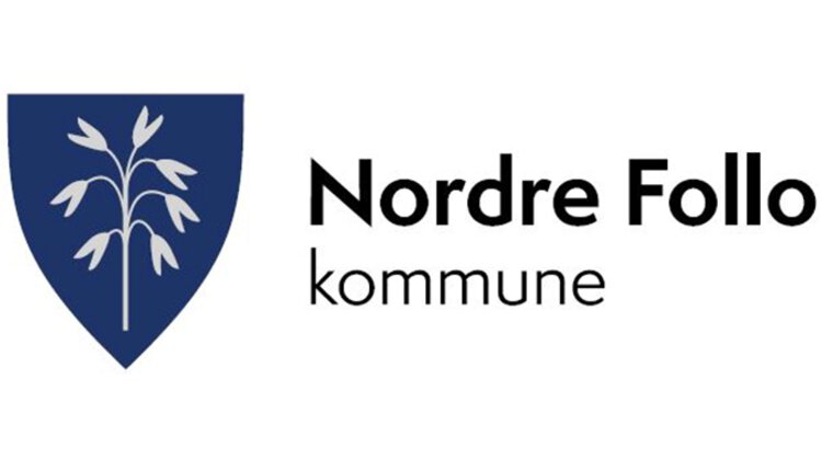 Logo Nordre Follo Sølv på blå bakgrunn