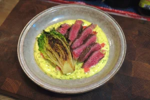 Ole Sirnes' grillet hjertesalat med biff og hollandaise