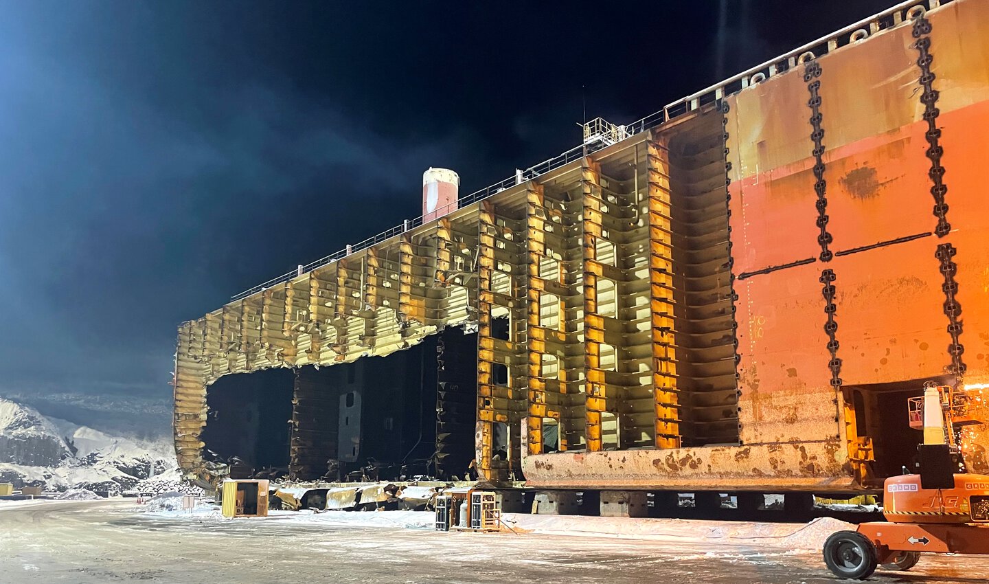 The steel plates were cut and processed at AF Miljøbase Vats before being forwarded to Skanska Stålfabrikker, which produces approved products for the construction and civil engineering industry.