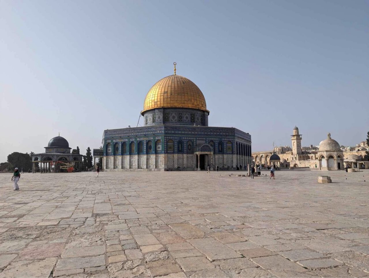 Klippemoskéen i Jerusalem regnes som islams eldste bygning (år 687–691) og det tredje helligste stedet etter Mekka og Medina.