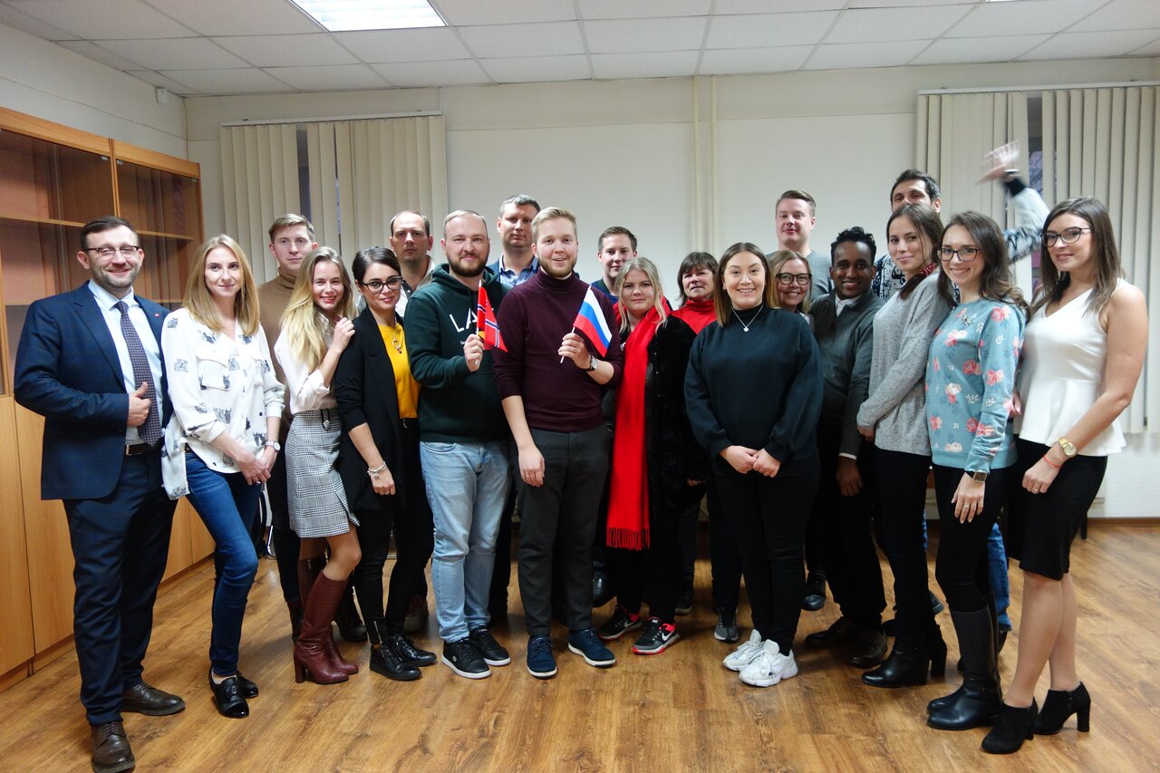 I MOSKVA: Fagforbundets sentrale ungdomsutvalg besøkte russiske ungdomstillitsvalgte fra vårt søsterforbund ALSWU, og i deres lokale foreningen Moskva. 