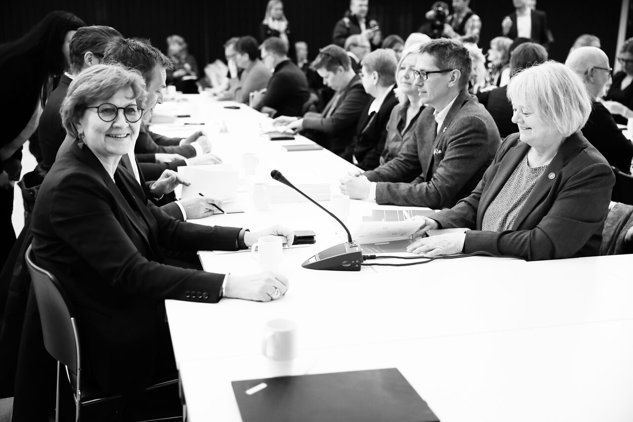 f.v. Mette Nord (Fagforbundet), Mimi Kvisvik (Fellesorganisasjonen t.h.), Hans Ole Rian (Creo) ved siden av sistnevnte