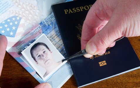 Illustrasjonsbilde av fotobytte i et pass fra USA