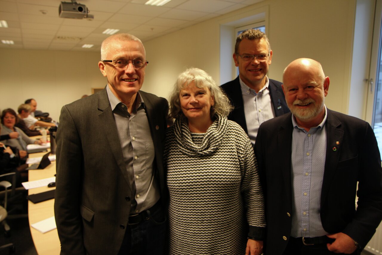 Fra venstre: Arild Olsen (PBL), Mette Henriksen Aas (leder i Fagforbundet Seksjon kirke, kultur og oppvekst), Trond Ellefsen (Delta) og Terje Skyvulstad (Utdanningsforbundet). Bildet er fra et tidligere møte mellom partene. 