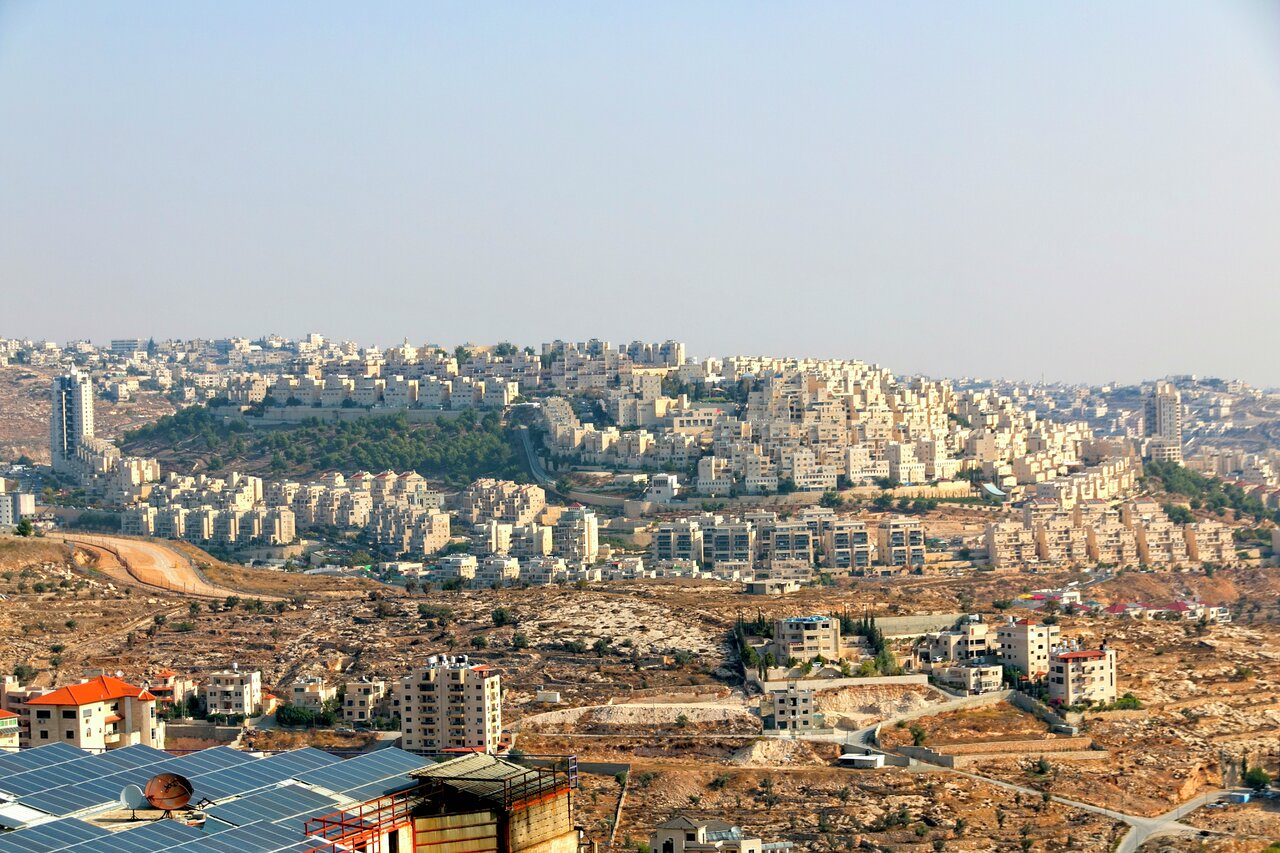 De israelske folkerettsstridige bosettinger på Vestbredden fortsetter å ekspandere til tross for FN resolusjoner.