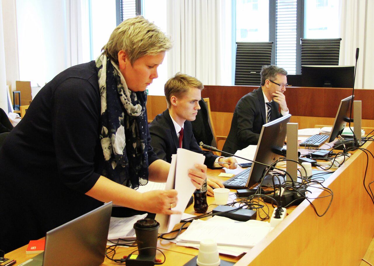 Fagforbundets team i rettssalen, t.v. r&aring;dgiver Trude Stavheim, advokatene Morten M&oslash;nnich og Kjetil Edvardsen.