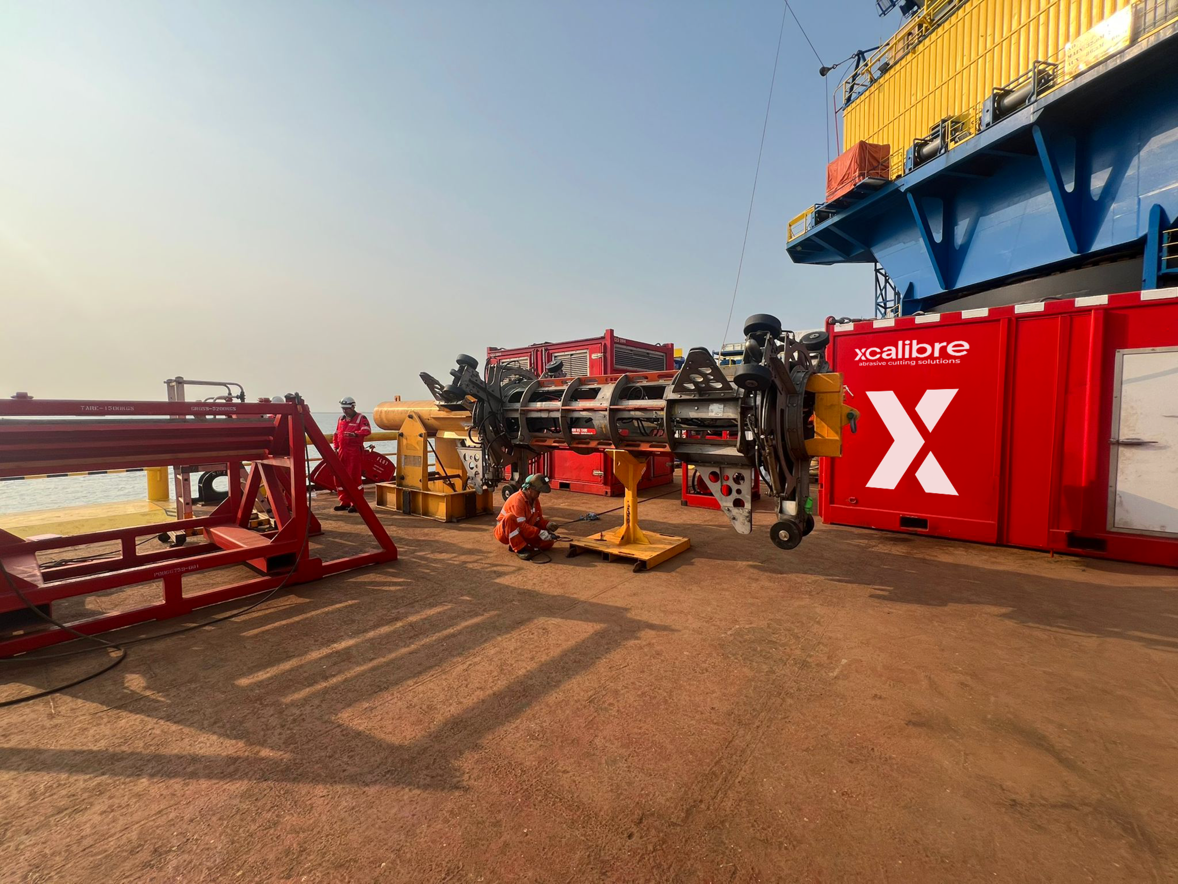They removed the soil plugs from inside the jacket legs to provide access for AF Claxton's specialised xcalibre abrasive waterjet cutting system