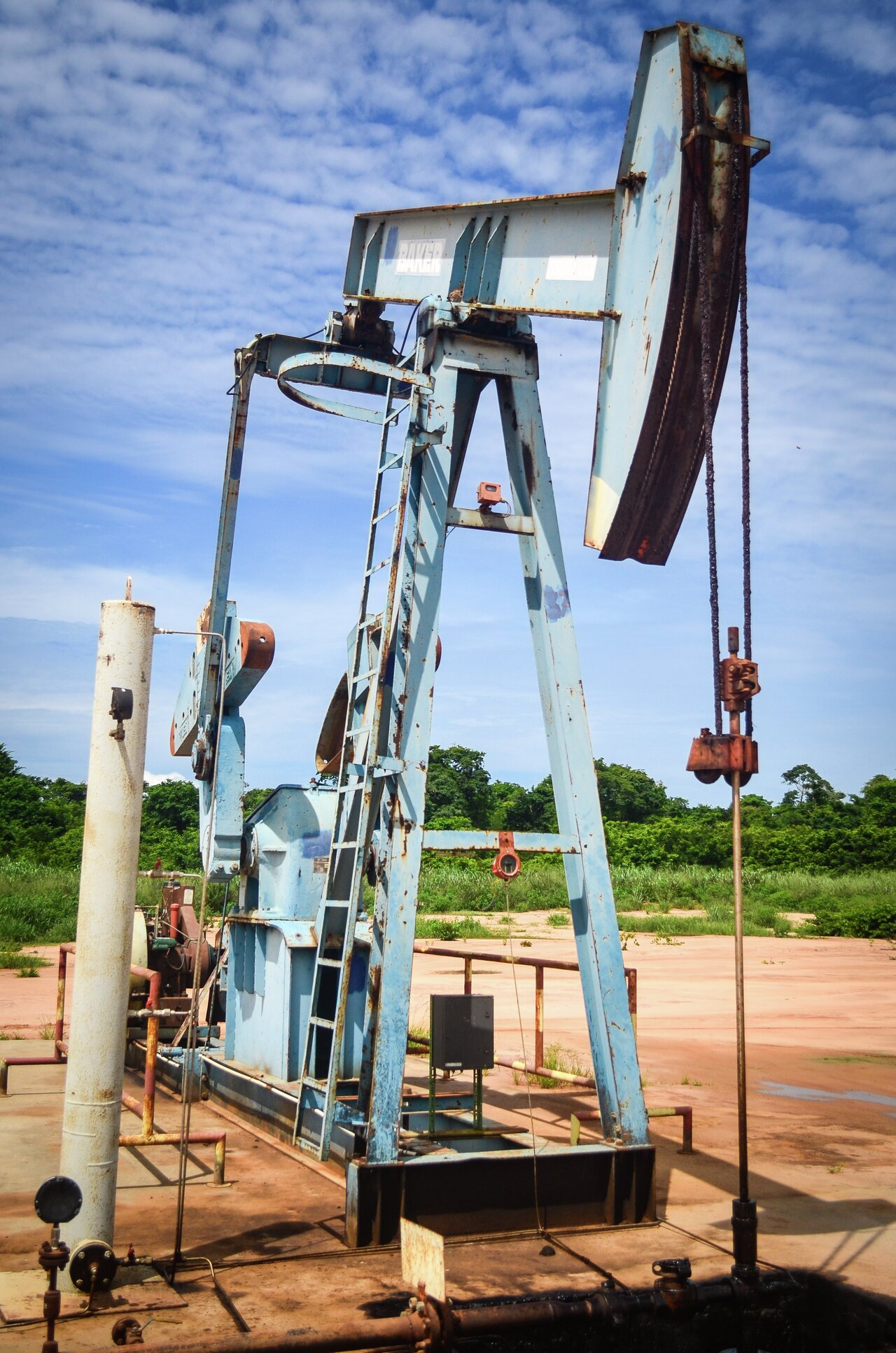Oljenasjonen Angola er mer sårbar for fall i oljeinntektene enn Norge.